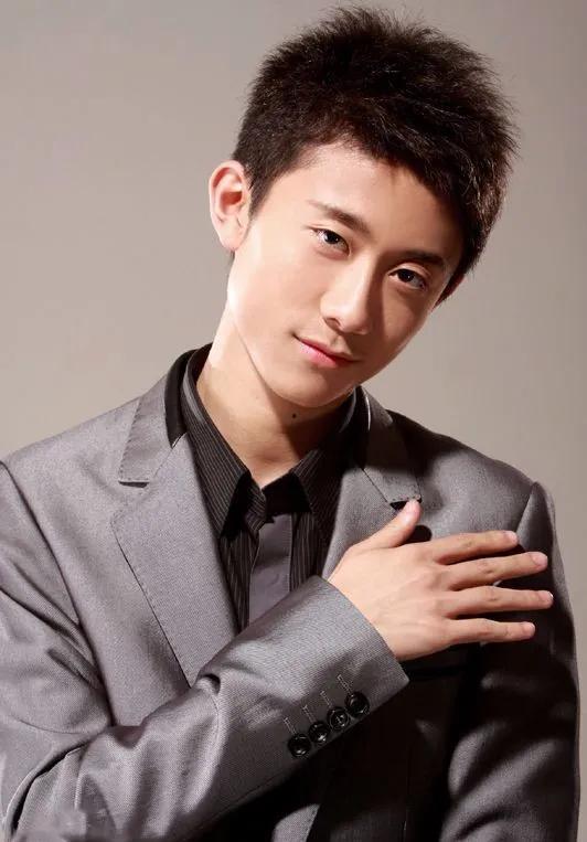 张一山娱乐圈吃瓜视频大全