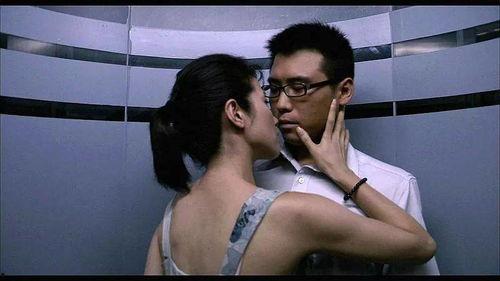 颜丙燕吻戏花絮,甜蜜瞬间，幕后温情流露